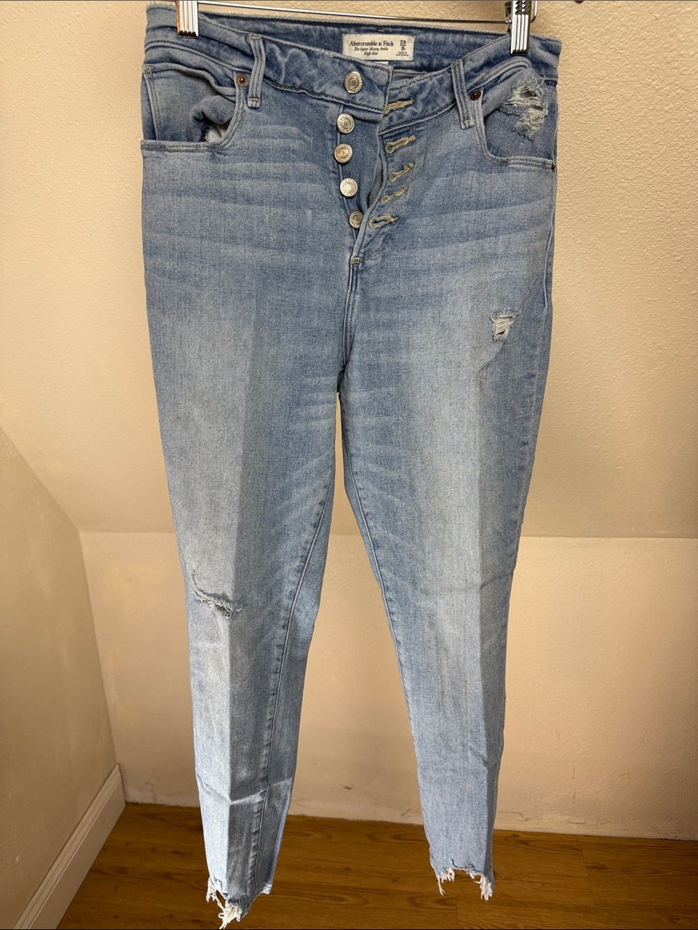 ABERCROMBIE & FITCH Busted SKinny Jeans Size 8R